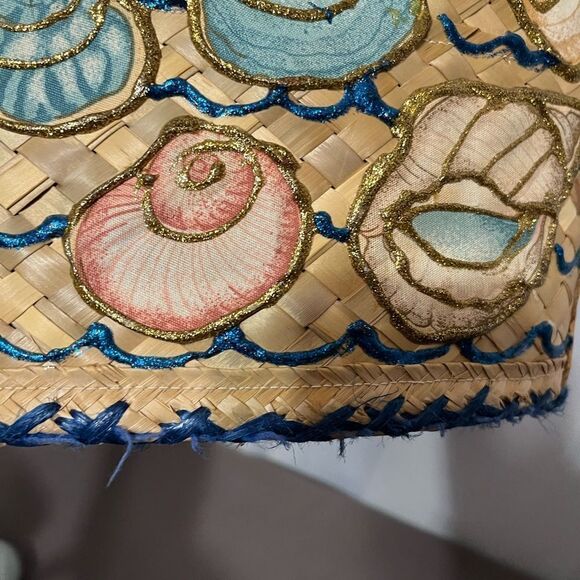 Beautifully Woven Handmade Bahamas Straw Bag - Picture 14 of 15